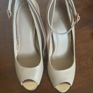 BCBG Peep Toe Heel sz 7